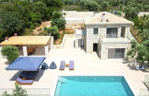 Meganisi Villa | Villa Chriselia - 3 Bedrooms With Sea Access