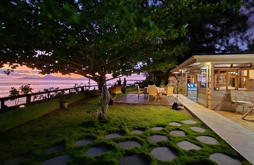 Punaauia Villa | VILLA COCO LAGOON 3-bedroom amazing beach front villa in Punaauia with AC, WiFi.