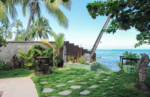 Punaauia Villa | VILLA COCO LAGOON 3-bedroom amazing beach front villa in Punaauia with AC, WiFi.