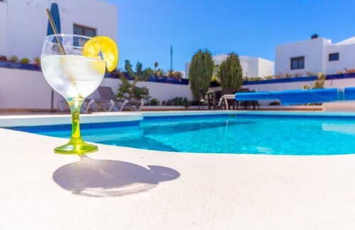 Puerto del Carmen Villa | Villa Colonia, Fabulous Luxury Villa 5 min beach, skyTV, h/pool, BBQ & more!