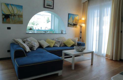 Ardea Villa | Villa con giardino a pochi passi dal mare