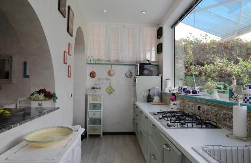 Ardea Villa | Villa con giardino a pochi passi dal mare