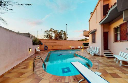 Quartu Sant'Elena Villa | Villa con piscina e giardino a due passi dal mare.