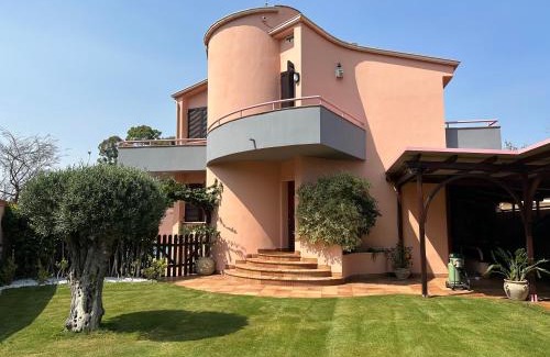 Quartu Sant'Elena Villa | Villa con piscina e giardino a due passi dal mare.