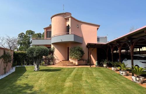 Quartu Sant'Elena Villa | Villa con piscina e giardino a due passi dal mare.