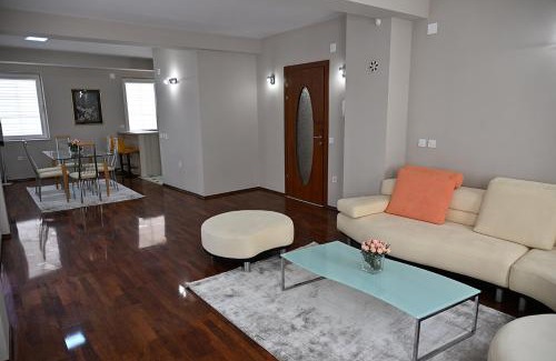 Bitola House | Villa Continental