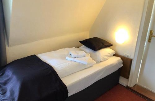 Karden Bed & Breakfast | Villa Cornely