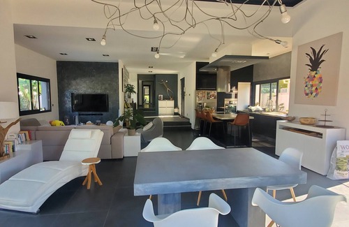Quissac Villa | Villa Coutach Modern, spacious and ideal for families with swimming pool.