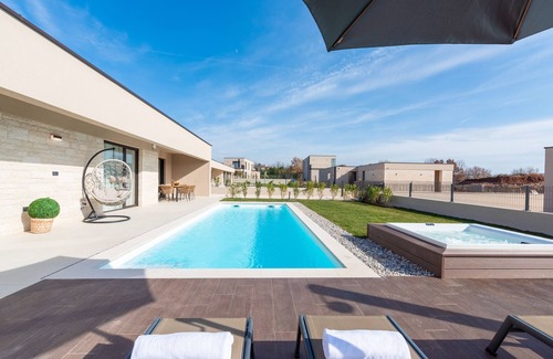 Labinci Villa | Villa Daleo by Villas Guide
