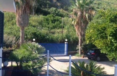 Santo Stefano di Camastra Villa | Villa Delfino Blu con accesso diretto al mare dalla scogliera e privacy impagabile.