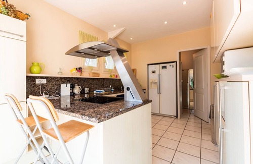 Bazas House | Villa De Monzie – Comfort, Charm, and Tranquility in the Heart of Bazas