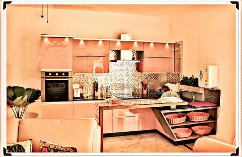 Candolim Villa | Villa De Plumeria Pvt Pool WiFi, 3 min to beach!