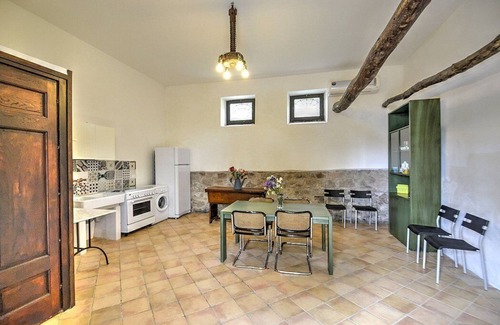 Fisciano Villa | Villa dei Faggi: A characteristic and welcoming two-story apartment that is part of an ancient country house surrounded by the greenery.