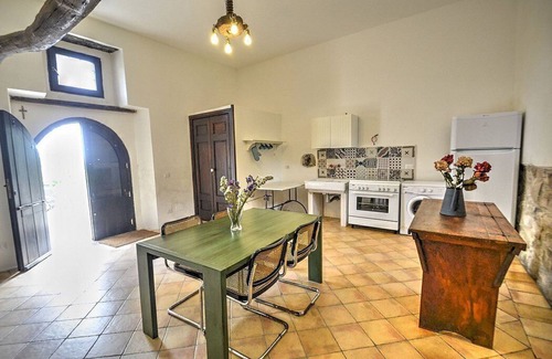Fisciano Villa | Villa dei Faggi: A characteristic and welcoming two-story apartment that is part of an ancient country house surrounded by the greenery.