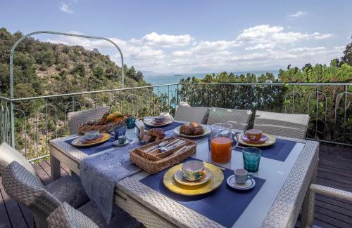 Erchie House | Villa dei Limoni con terrazza e discesa a mare