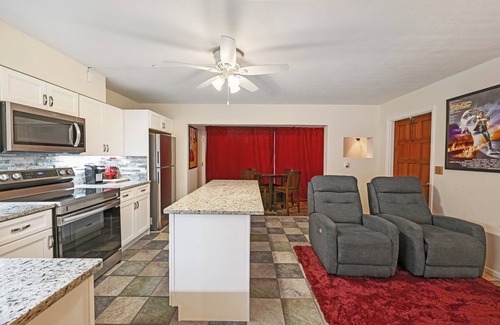 Hutchinson Island South Condo | Villa Del Sol 1 Bed Condo – Private Beach Access, Pool – Retro 1980s Movie Décor