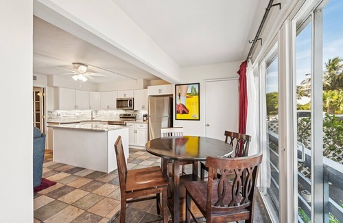 Hutchinson Island South Condo | Villa Del Sol 1 Bed Condo – Private Beach Access, Pool – Retro 1980s Movie Décor