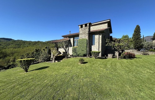 Groppoli Villa | Villa Delia 16 Pax with pools, BBQ, near restaurants, Cinque Terre, and Versilia