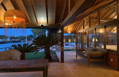 Marina House | Villa Dera Búzios: Comfort and Luxury in 6 suites facing the Canal.