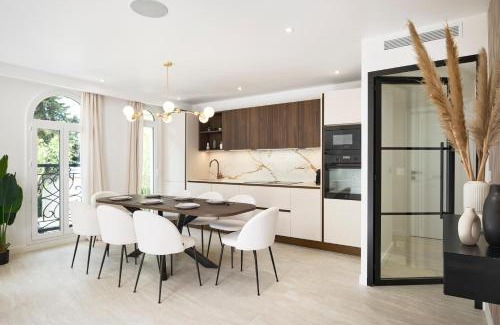 La Californie Villa | VILLA DES PERGOLAS au pied du TRAM ,à 5 min des plages , 15 min du Centre , jacuzzi