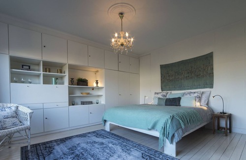 Schiedam Apartment | Villa Dirkzwager has two Suites on two floors.