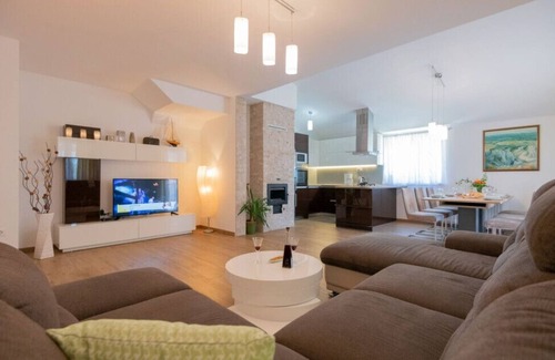 Kamenmost Villa | Villa Dražana - Makarska by Villas Guide