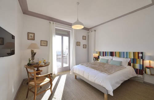 Riou - Petit Juas - Av de Grasse Bed & Breakfast | Villa du roc fleuri