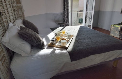 Riou - Petit Juas - Av de Grasse Bed & Breakfast | Villa du roc fleuri