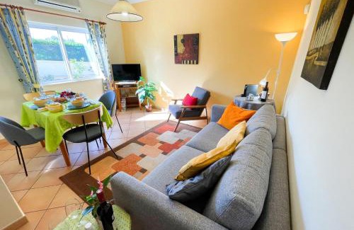 Alpouvar Apartment | VILLA EBER - independent 1 & 2 bedroom apartments, pool, air con, fast Wi-Fi, near old town of Albufeira and beaches