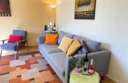 Alpouvar Apartment | VILLA EBER - independent 1 & 2 bedroom apartments, pool, air con, fast Wi-Fi, near old town of Albufeira and beaches