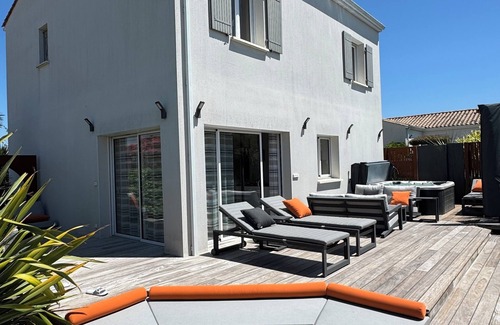 Saint-Ciers-du-Taillon House | Villa Eden : Luxury with swimming pool near the Charente vineyards
