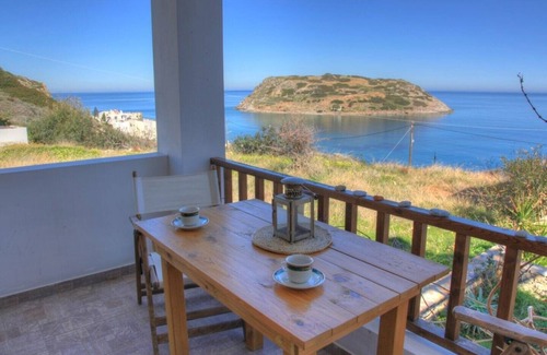 Mochlos Apartment | Villa Eirene Spacious apartment with sea view in small village.