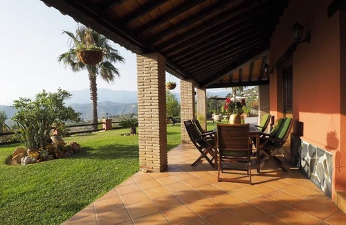 Sayalonga Villa | Villa el Pino: with Private Pool