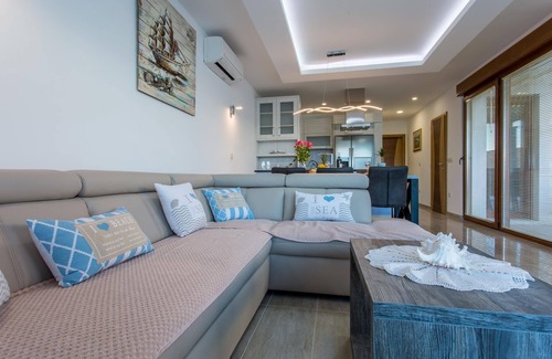 Cizici Villa | Villa Ema with Seaview, swimming pool, garage, BBQ & playroom