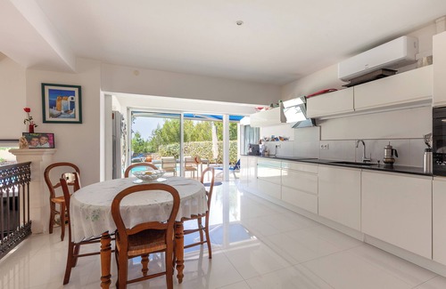 Ensues-la-Redonne Villa | Villa 'Ensues' with Sea View, Wi-Fi and Air Conditioning