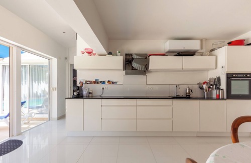Ensues-la-Redonne Villa | Villa 'Ensues' with Sea View, Wi-Fi and Air Conditioning