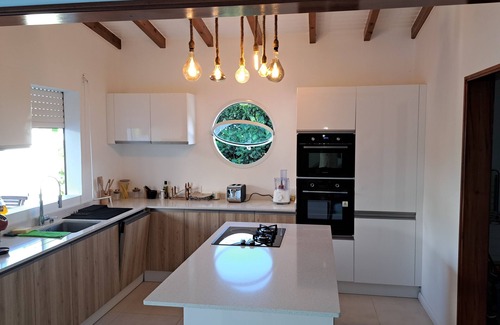 Petit-Bourg Villa | Villa Entièrement Rénovée Située au Centre Avec une Très Très Belle vue sur mer
