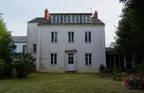 Caserne Mellinet Villa | VILLA EPERONNIERE
