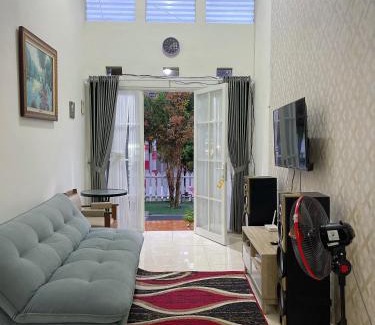 Oro Oro Ombo House | Villa ERICK Batu dekat Jatimpark 2