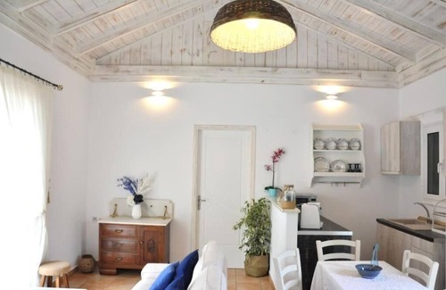 Apolpaina Villa | Villa Erietta near Lefkada center and famous Ag.Giannis beach