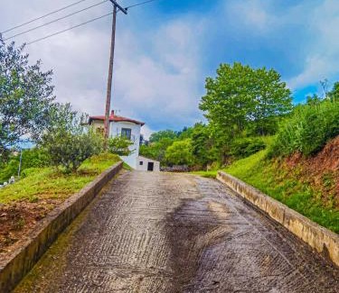 Edessa Villa | Villa Etheras - Nested between Nature by Amazing View - 5 mins from Edessa
