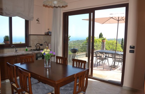 Santa Venerina Apartment | Villa Etnamare with Infinity pool between Mt Etna and the Jonian sea - Girasole
