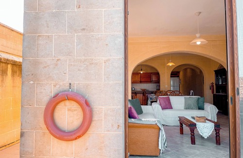 Santu Pietru Villa | Villa Fieldview - Gozo Holiday Home