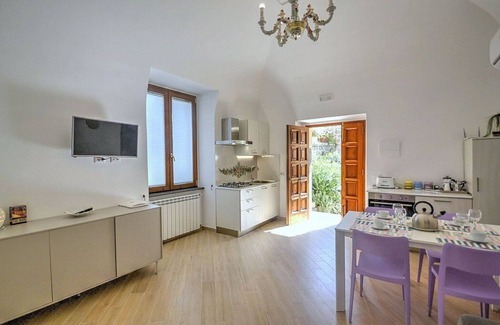 Sant'Agnello House | Villa Fillide F: A cozy and welcoming two-story apartment surrounded by the greenery, with Free WI-FI.