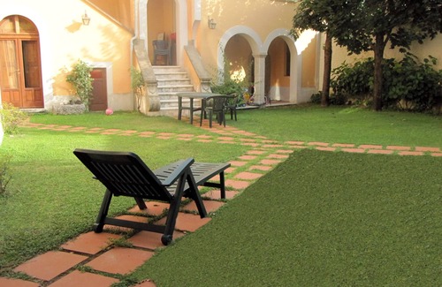 Calvanico Villa | VILLA FIORITA ideal for visiting VESUVIO POMPEI, PAESTUM NAPLES, COSTA D'AMALFI