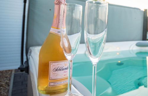 Muritz House | Villa Fleesenstrand am See | with outdoor whirlpool | Sky TV | Fireplace | sauna