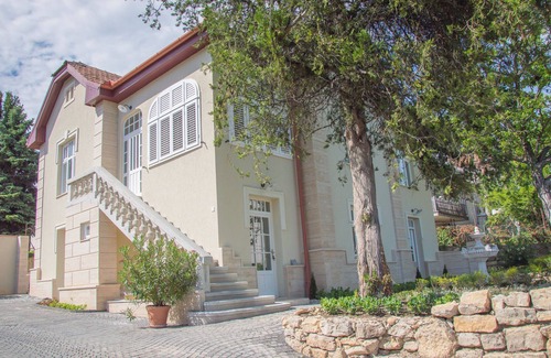 Balatonfured Apartment | Villa Fontana-Charming 2-bedroom apartment with AC & WiFi in Balatonfüred