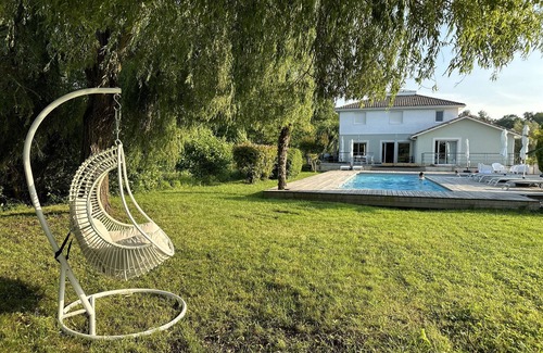 Genissac Villa | Villa for 10 persons near Saint-Emilion & Bordeaux
