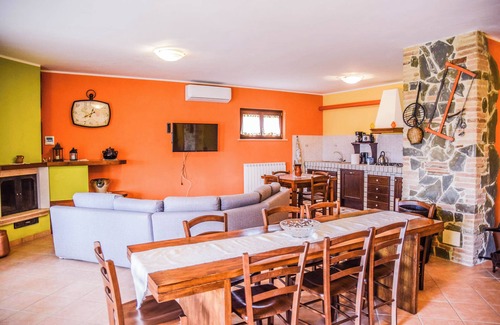Panicale Villa | Villa for 23 persons with private garden & pool on the Umbria/Tuscany border