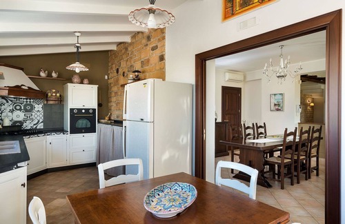 Paceco Villa | Villa for 9 People with Pool and Panoramic View